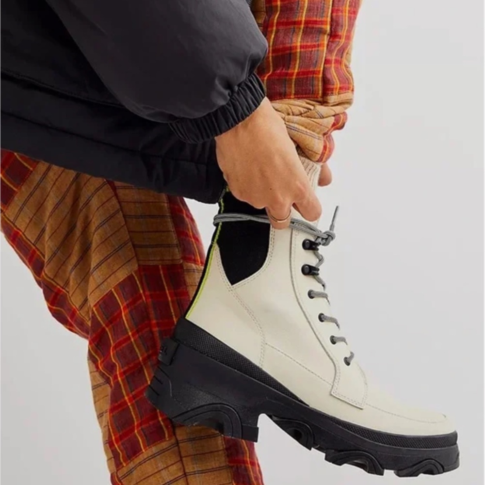 SOREL Brex Lace-up Waterproof Boot - Size 6 [Fits large, Recommend to size down]
